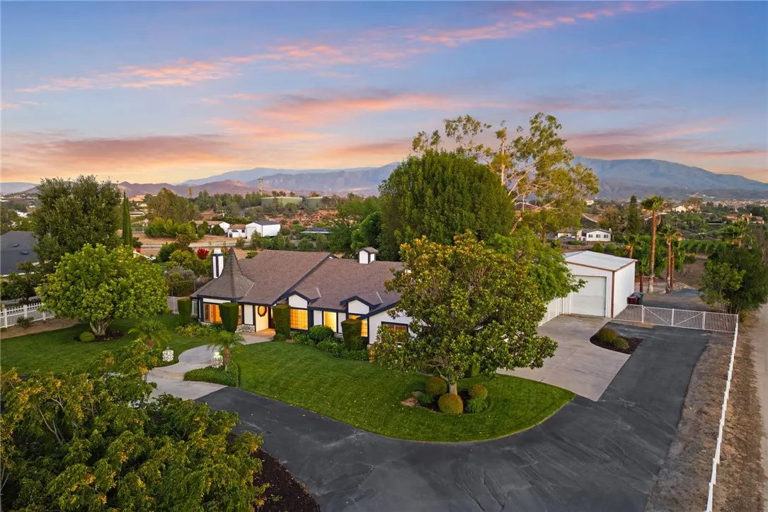 Single Family Residence for sale at 33747 Madera De Playa, Temecula, CA featuring 3 beds and 2 baths