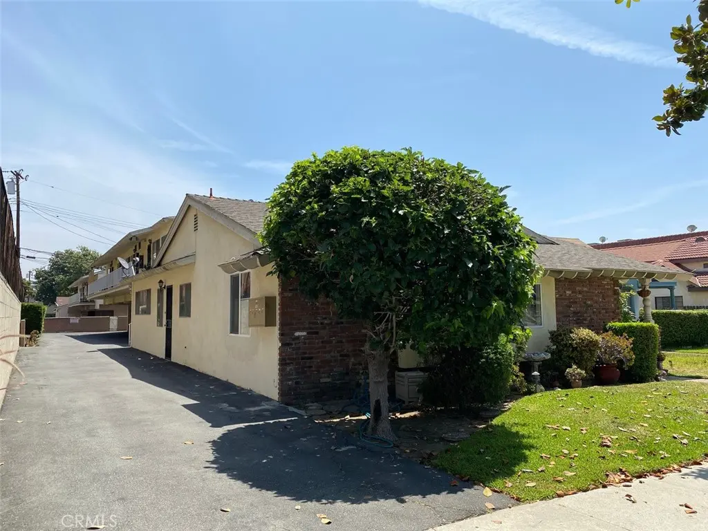 Apartment for sale at 320 N Stoneman Avenue, Alhambra, CA
