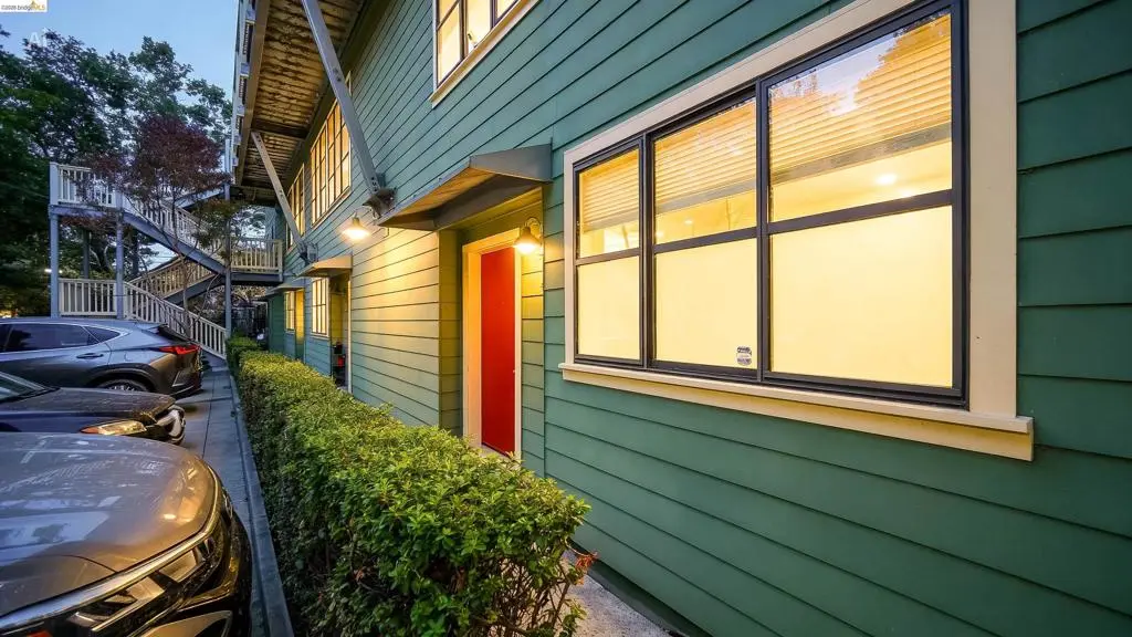 Condominium for sale at 1555 32nd St 4, Oakland, CA featuring 3 beds and 3 baths