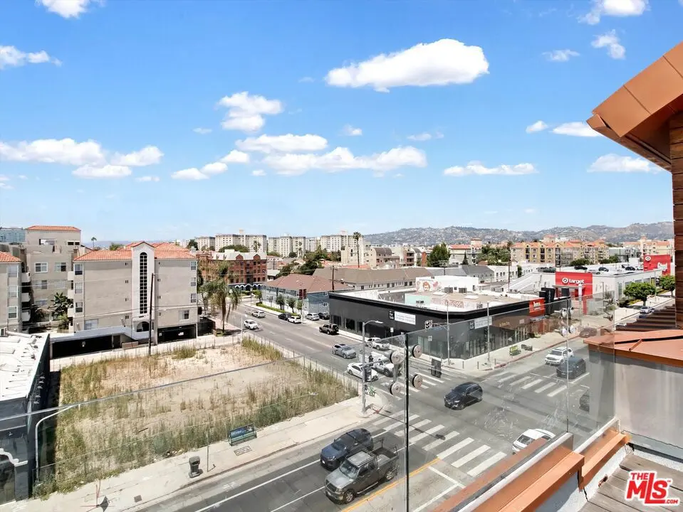 Condominium for rent at 600 S La Brea Avenue 3, Los Angeles, CA featuring 1 bed and 2 baths