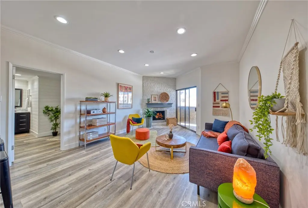 Condominium for sale at 1665 Federal Avenue 302, Los Angeles, CA featuring 2 beds and 2 baths