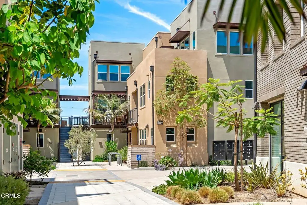 1244 E Thompson Boulevard 101, Ventura, CA — listing photo 1
