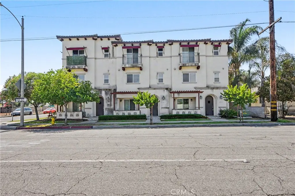 Residential Lease for rent at 201 N Azusa Avenue 6, Azusa, Los Angeles County, CA featuring 3 beds and 3 baths