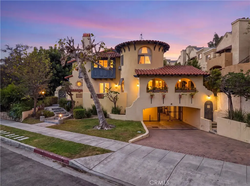 Residential Lease for rent at 2753 Piedmont 9, Glendale, Los Angeles County, CA featuring 3 beds and 3 baths