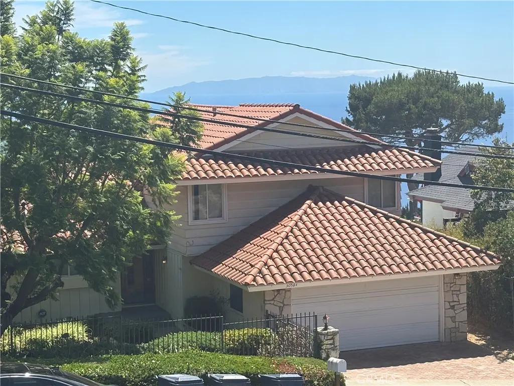 Single Family Residence for rent at 30584 Ganado, Rancho Palos Verdes, CA featuring 4 beds and 3 baths