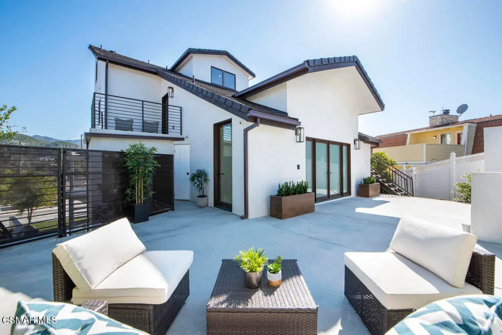 Residential Lease for rent at 290 Lake Sherwood Drive, Thousand Oaks, Los Angeles County, CA featuring 4 beds and 6 baths