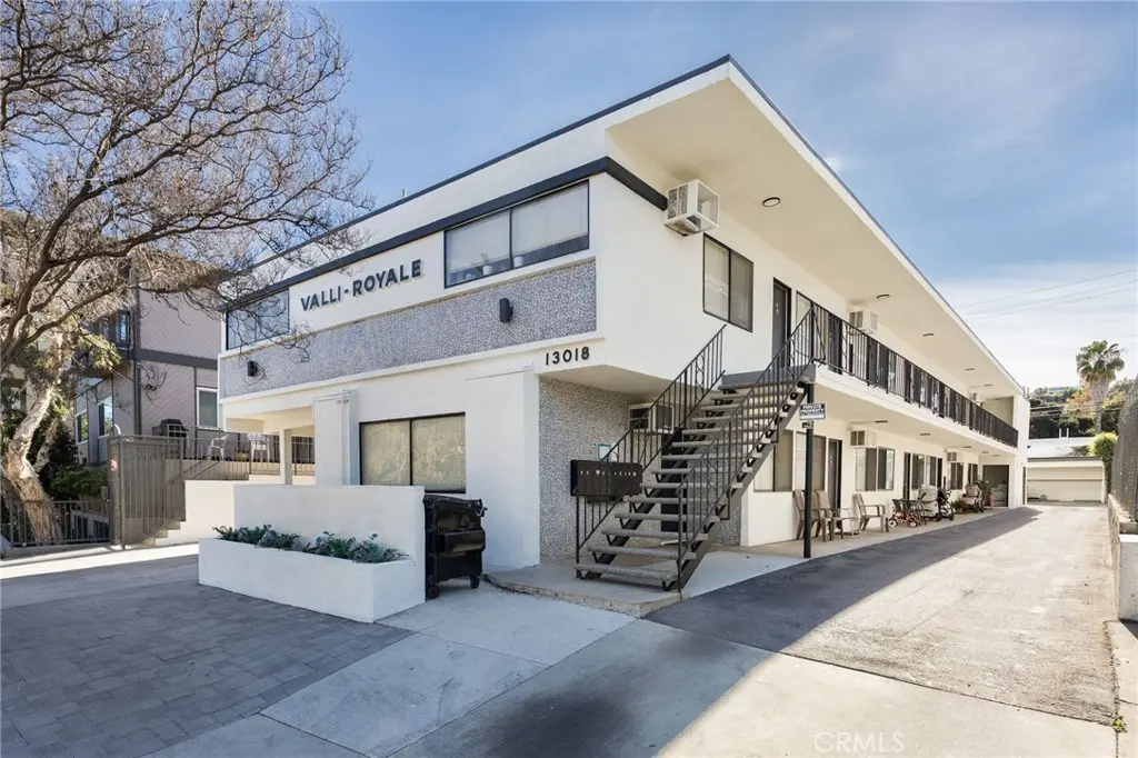 13018 Valleyheart Drive 11, Studio City, CA — listing photo 1