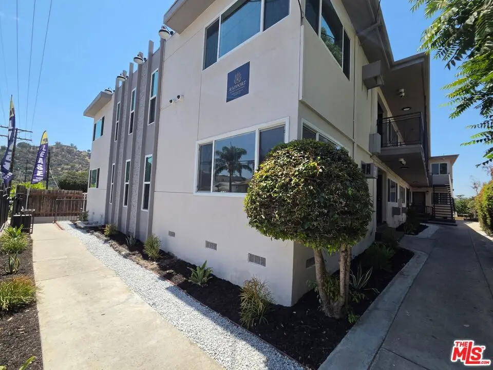 Residential Lease for rent at 9949 Pinewood Avenue 1, Los Angeles, Los Angeles County, CA featuring 2 beds and 1 bath