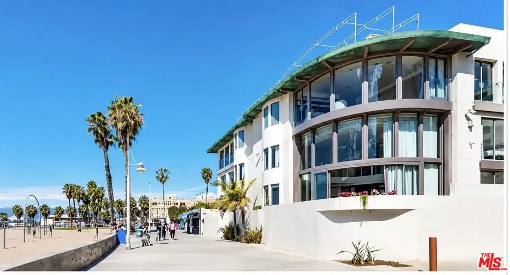 Residential Lease for rent at 11 Marine Terrace 5, Santa Monica, Los Angeles County, CA featuring 2 beds and 3 baths
