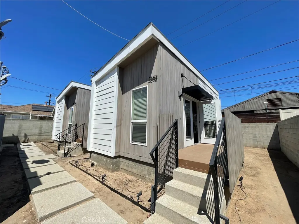 Residential Lease for rent at 3653 W 58th Pl, Los Angeles, Los Angeles County, CA featuring 1 bed and 1 bath