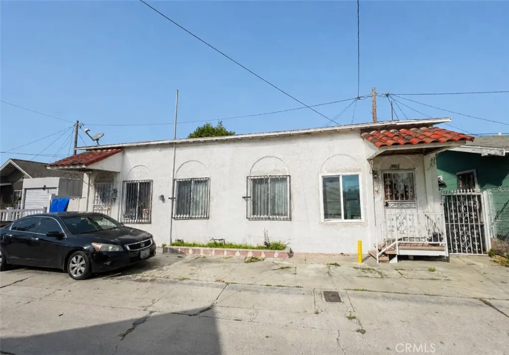 Duplex for sale at 1039 E Chanda Court, Long Beach, CA