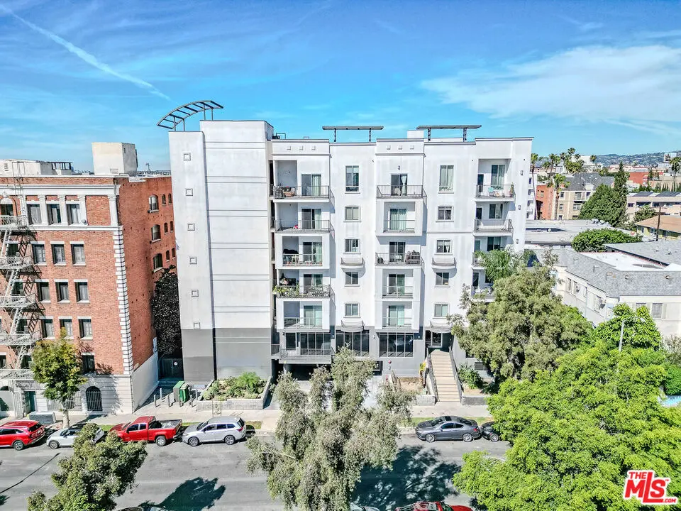 Condominium for sale at 733 S Manhattan Place 405, Los Angeles, CA featuring 2 beds and 2 baths