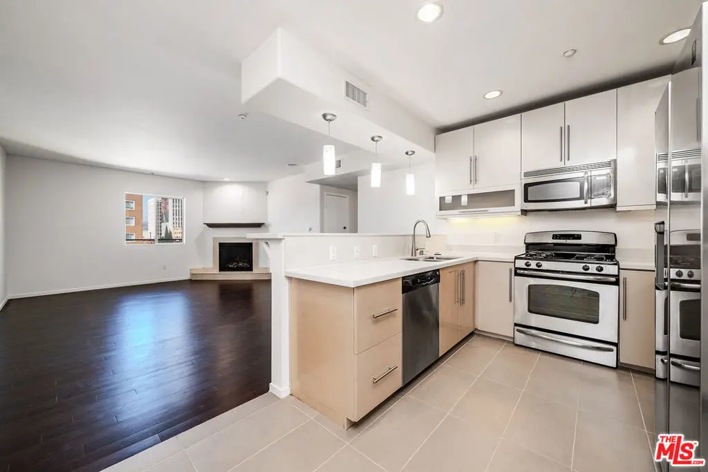 Condominium for sale at 733 S Manhattan Place 405, Los Angeles, CA featuring 2 beds and 2 baths