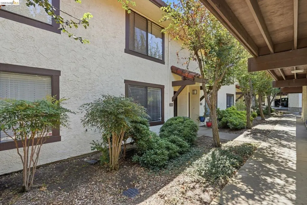 205 Del Valle Cir, El Sobrante, CA — listing photo 1