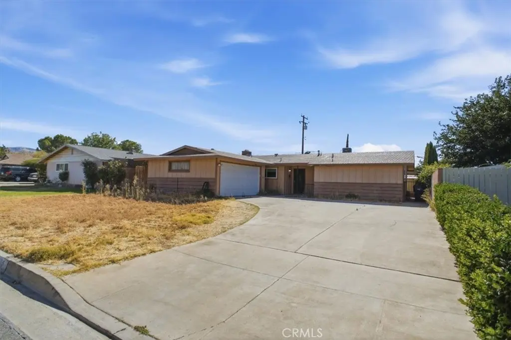 38905 2nd Street E, Palmdale, CA — listing photo 1