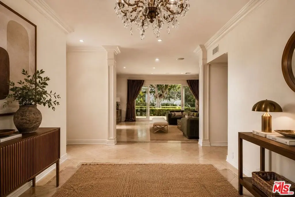 Residential Lease for rent at 1915 Loma Vista Drive, Beverly Hills, Los Angeles County, CA featuring 4 beds and 5 baths