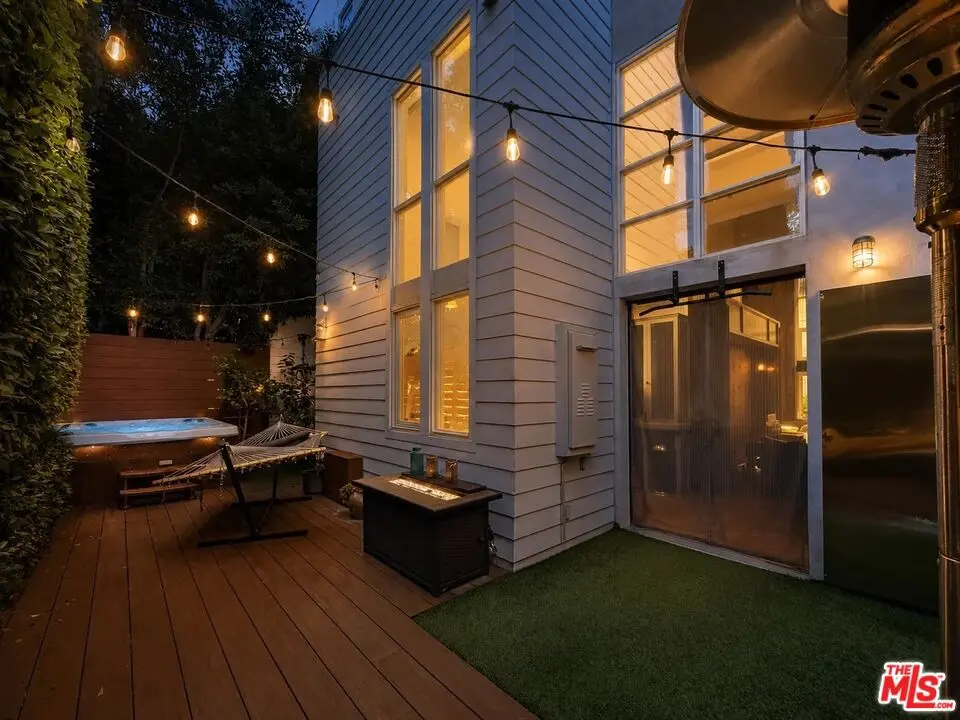 Condominium for sale at 1037 N Laurel Avenue 10, West Hollywood, CA featuring 2 beds and 2 baths