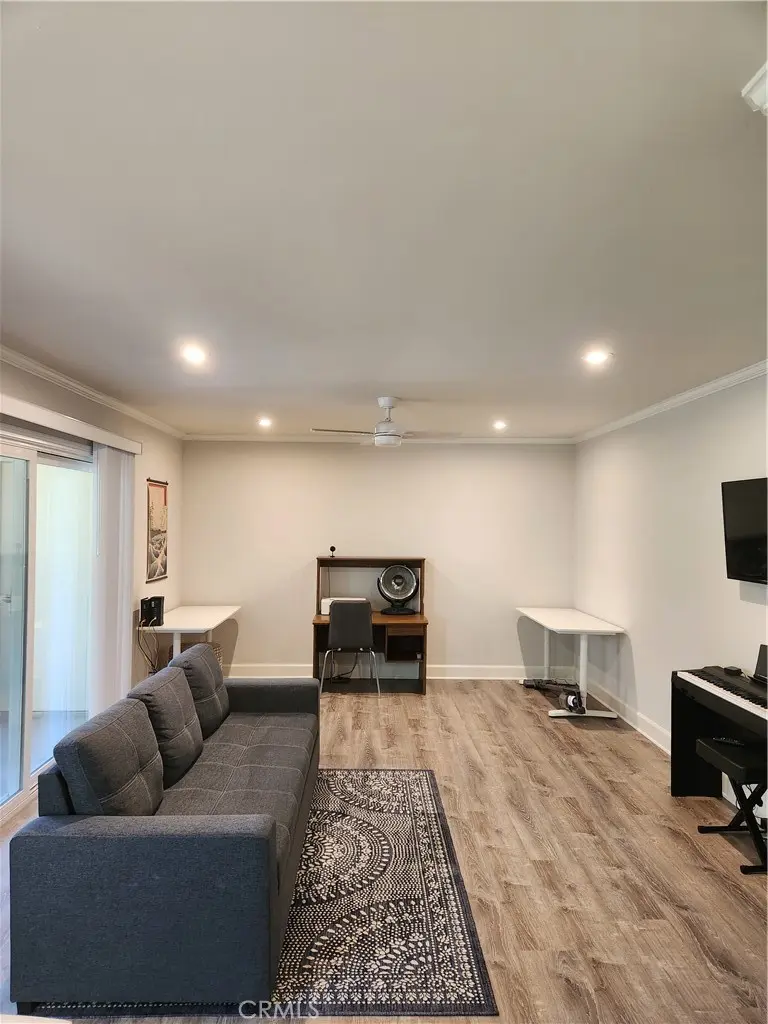 Condominium for rent at 8515 Villa La Jolla F, La Jolla, CA featuring 1 bed and 1 bath