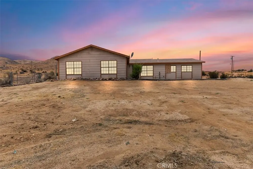8885 Corto Road, Apple Valley, CA — listing photo 1