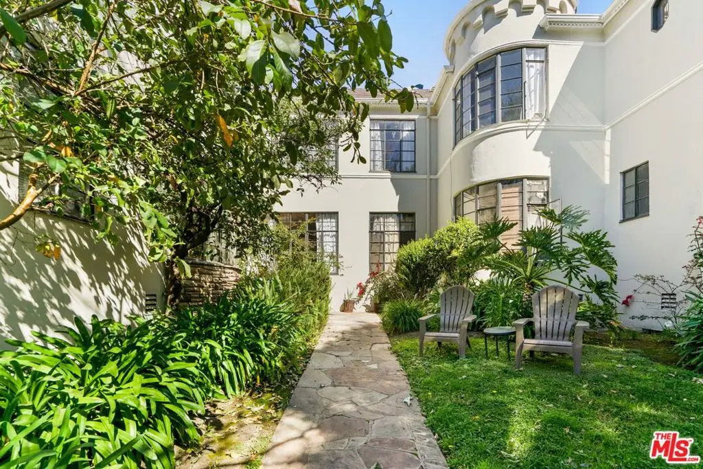 Residential Lease for rent at 4707 Finley Avenue 4, Los Angeles, Los Angeles County, CA featuring 1 bed and 1 bath