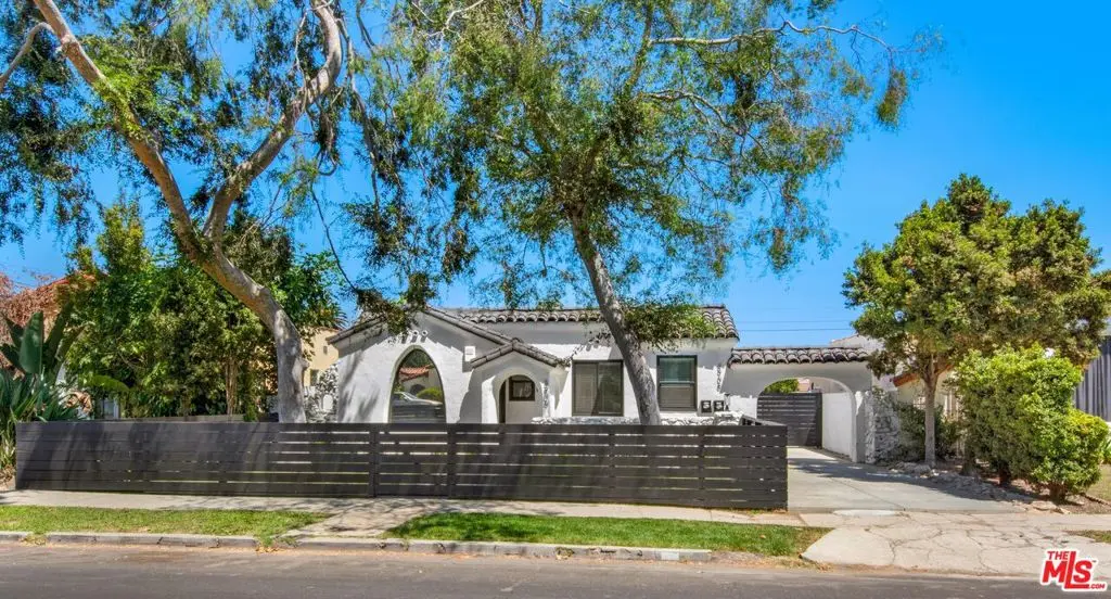 Residential Lease for rent at 8906 S Harvard Boulevard, Los Angeles, Los Angeles County, CA and 1 bath