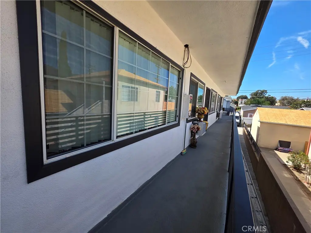 1035 Western 4, Glendale, CA — listing photo 1