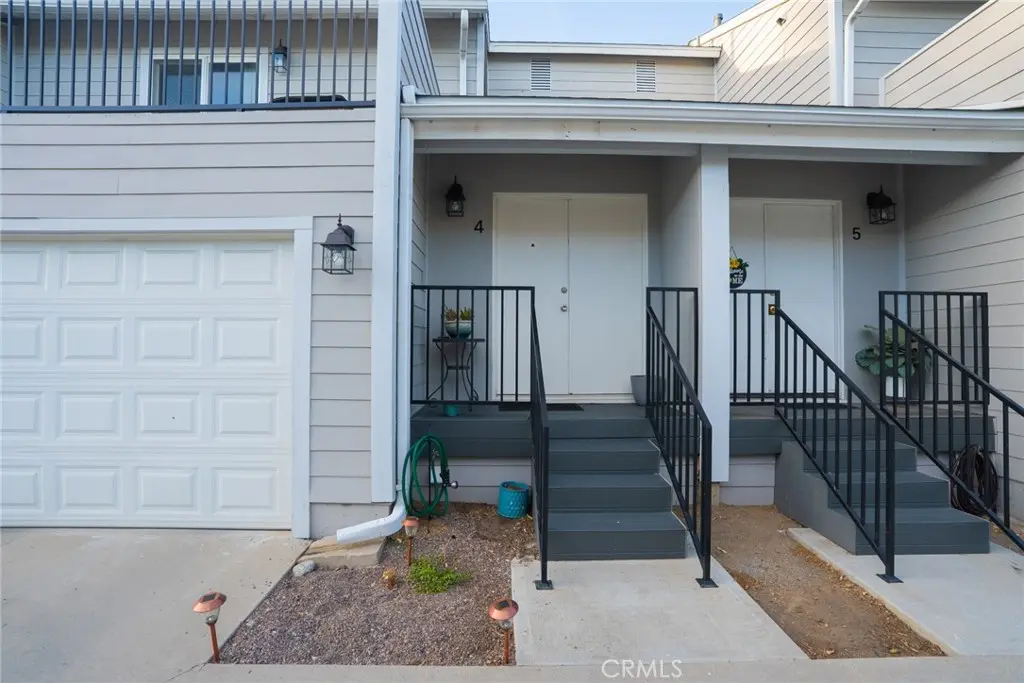 2104 Raymond 4, Altadena, CA — listing photo 1