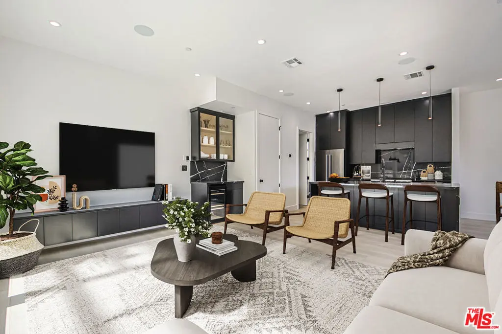 Condominium for rent at 1815 Barry Avenue, Los Angeles, CA featuring 4 beds and 5 baths