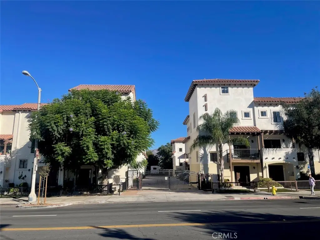 1075 N. Maclay Avenue 25, San Fernando, CA — listing photo 1