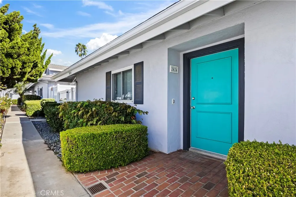 2424 University Dr, Newport Beach, CA — listing photo 1