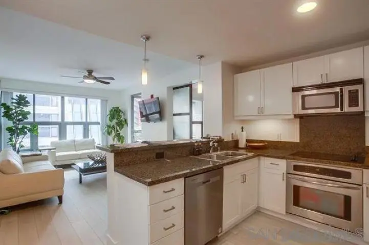 Residential Lease for rent at 1150 J St 418, San Diego, CA featuring 1 bed and 1 bath