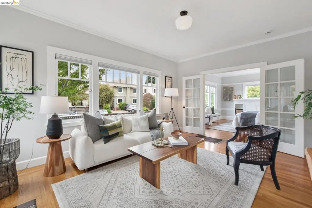 Condominium for sale at 6426 Benvenue Ave 1, Oakland, CA featuring 1 bed and 1 bath