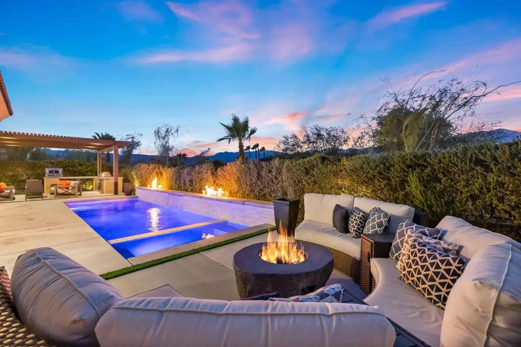 Single Family Residence for sale at 40 Burgundy, Rancho Mirage, CA featuring 3 beds and 3 baths