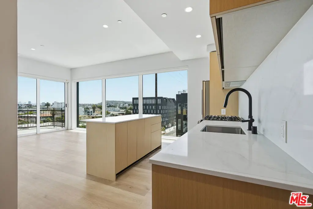 Residential Lease for rent at 3555 Overland Avenue 505, Los Angeles, Los Angeles County, CA featuring 1 bed and 1 bath