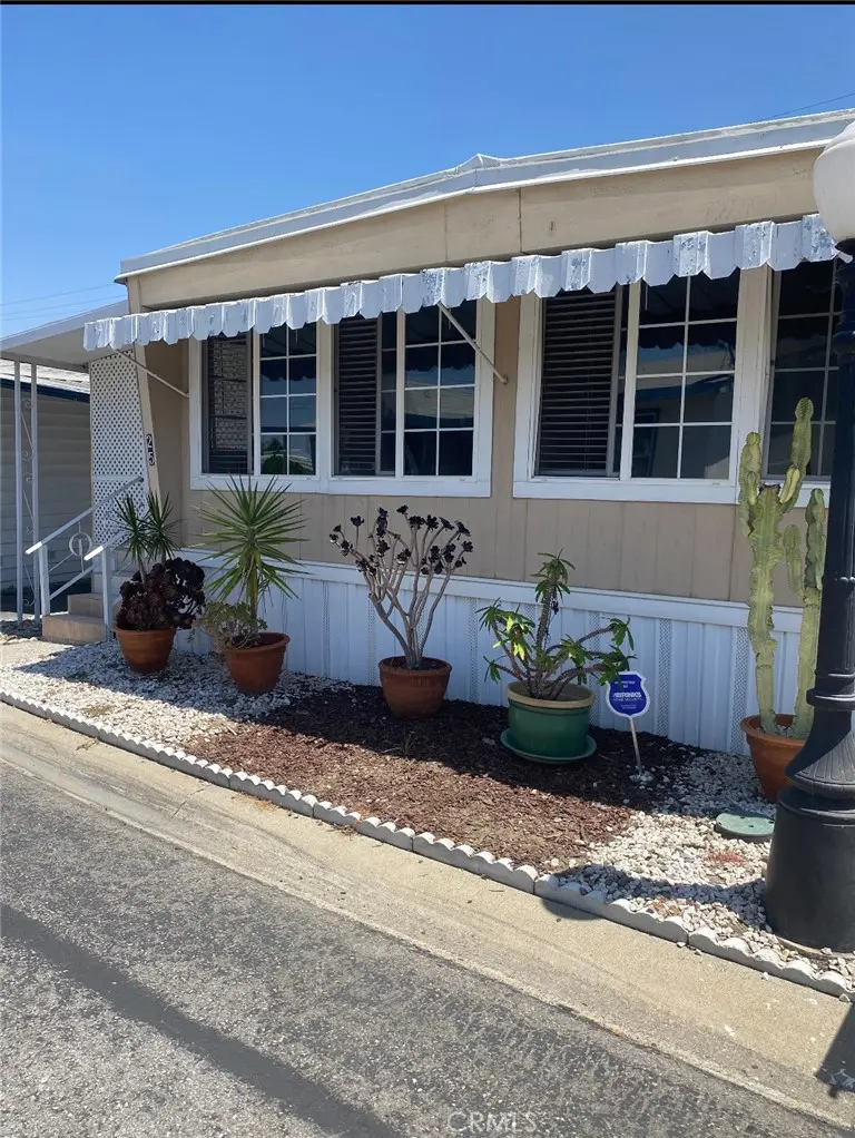 10001 W Frontage Rd 25, South Gate, CA — listing photo 1