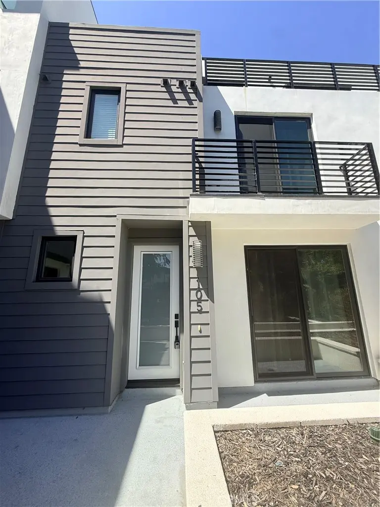 Apartment for rent at 95 HARKNESS Avenue, Pasadena, CA featuring 3 beds and 3 baths
