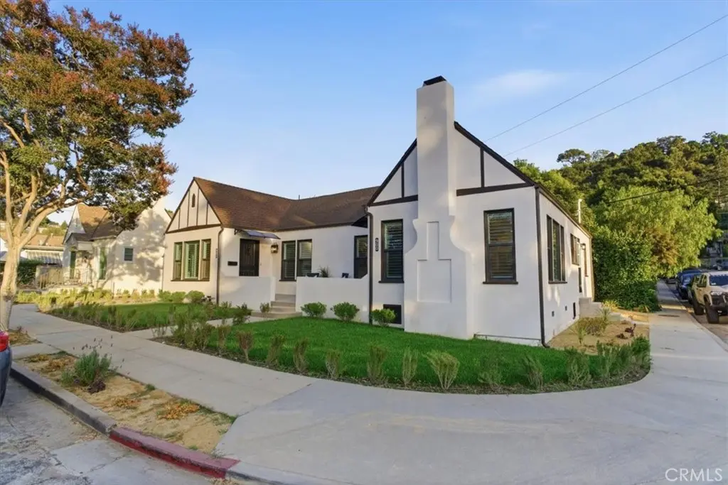 Condominium for rent at 900 Brier Lane, Glendale, CA featuring 2 beds and 2 baths