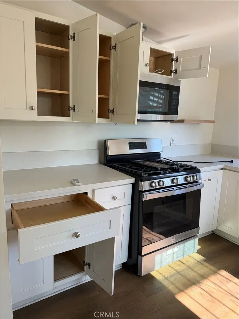 Residential Lease for rent at 1820 W 22nd Street, Los Angeles, Los Angeles County, CA featuring 3 beds and 1 bath