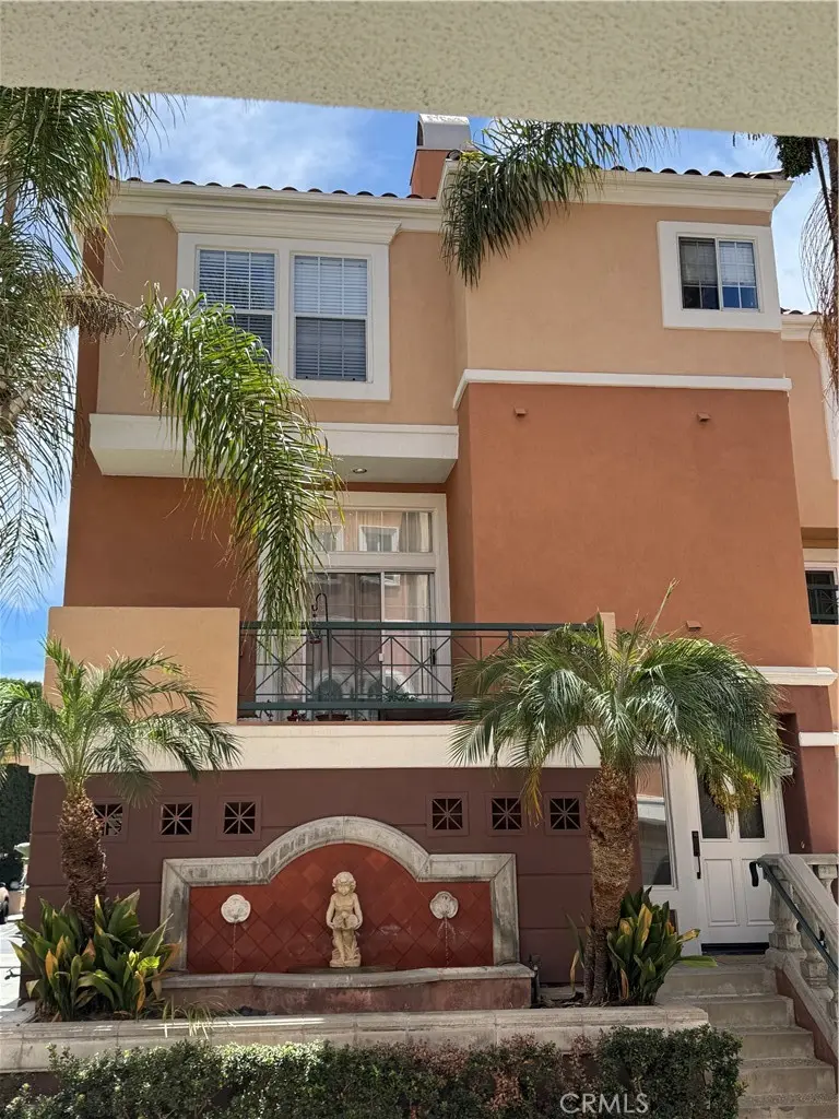 Residential Lease for rent at 1 Cuzzano Aisle, Irvine, Orange County, CA featuring 2 beds and 3 baths