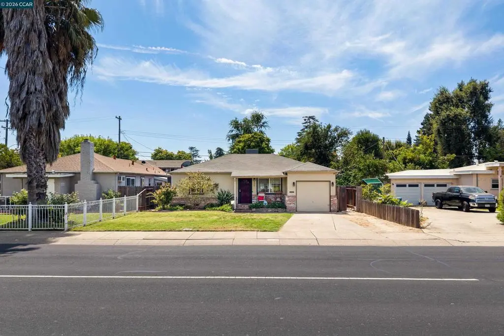 Single Family Residence for sale at 606 W Turner Rd, Lodi, CA featuring 2 beds and 1 bath