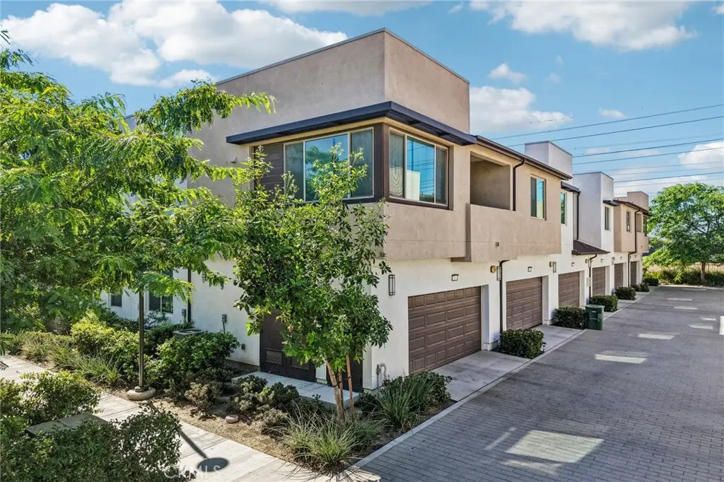 3630 E Peckham Paseo 2, Ontario, CA — listing photo 1