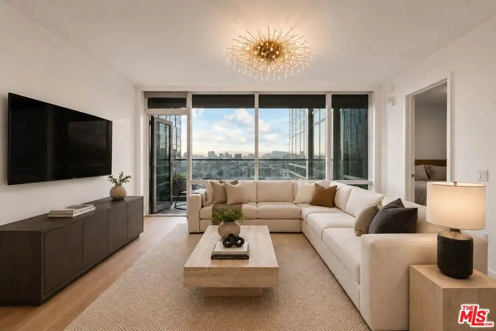 Condominium for sale at 877 Francisco Street 1716, Los Angeles, CA featuring 1 bed and 2 baths