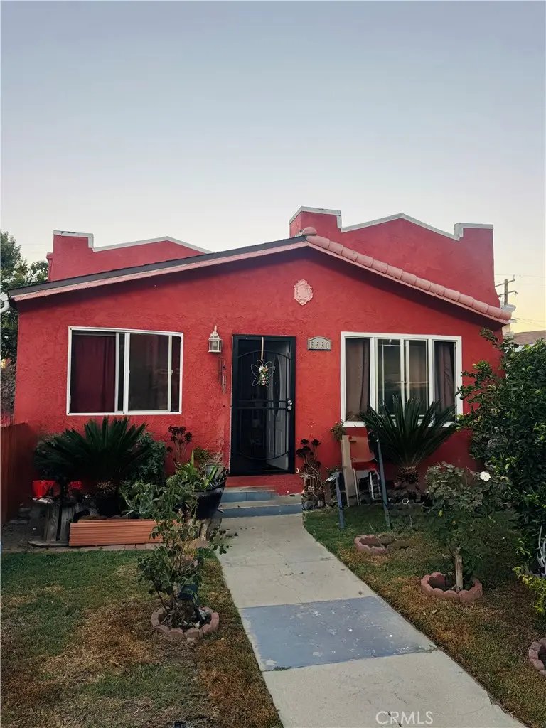 Single Family Residence for rent at 5567 Olive, Long Beach, CA featuring 3 beds and 2 baths
