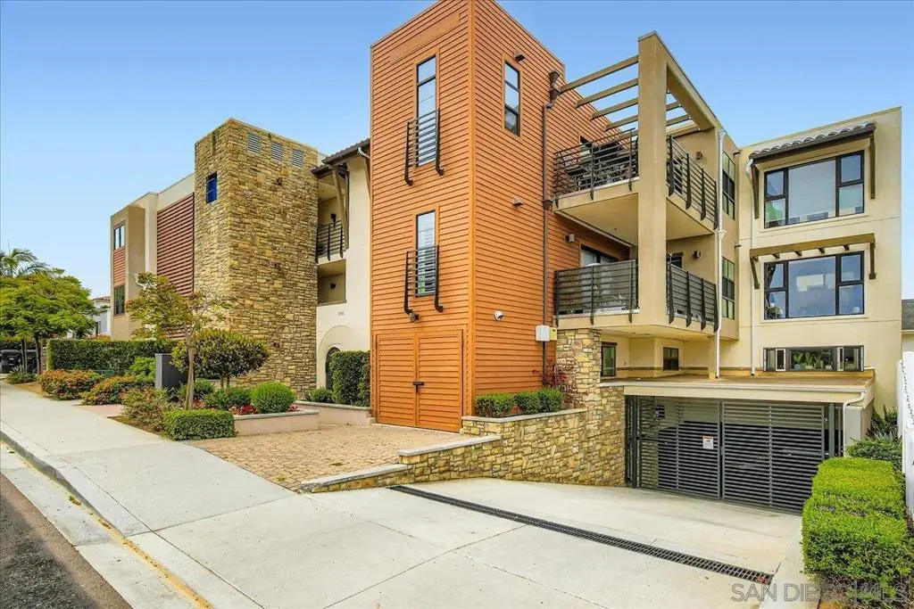 Condominium for sale at 3128 Cañon St 301, San Diego, CA featuring 3 beds and 4 baths