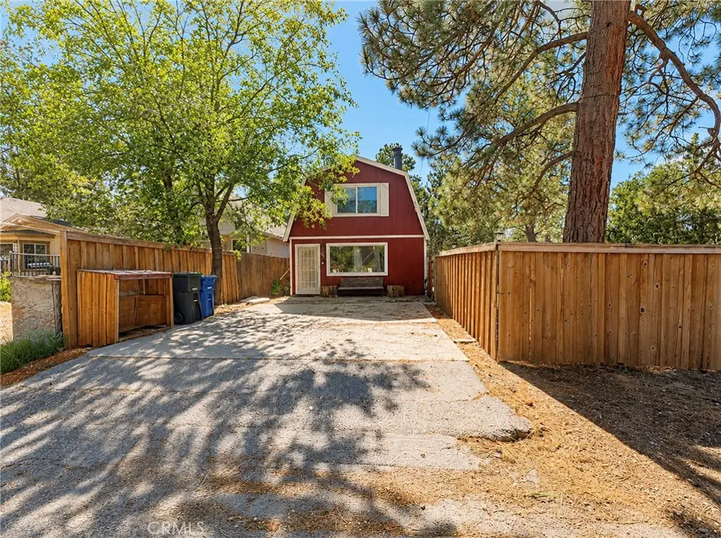 548 Riverside, Sugarloaf, CA — listing photo 1