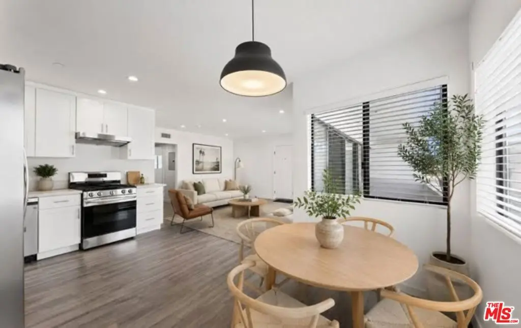 Residential Lease for rent at 1264 9th Street B, Santa Monica, Los Angeles County, CA featuring 2 beds and 2 baths