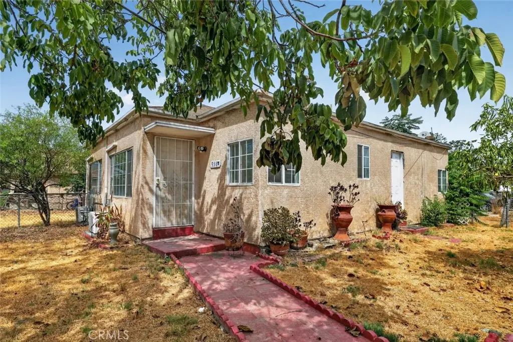 Duplex for rent at 938 E 2nd Street B, San Bernardino, CA featuring 1 bed and 1 bath