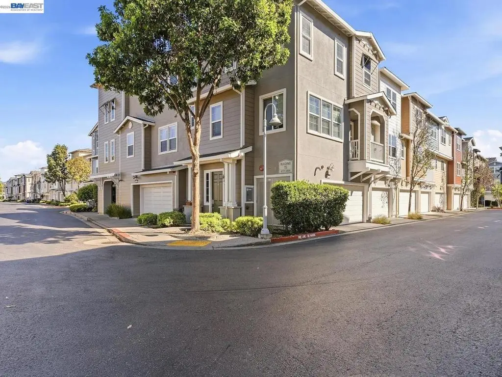 Residential Lease for rent at 1503 Jetty Dr, Richmond, Contra Costa County, CA featuring 3 beds and 4 baths