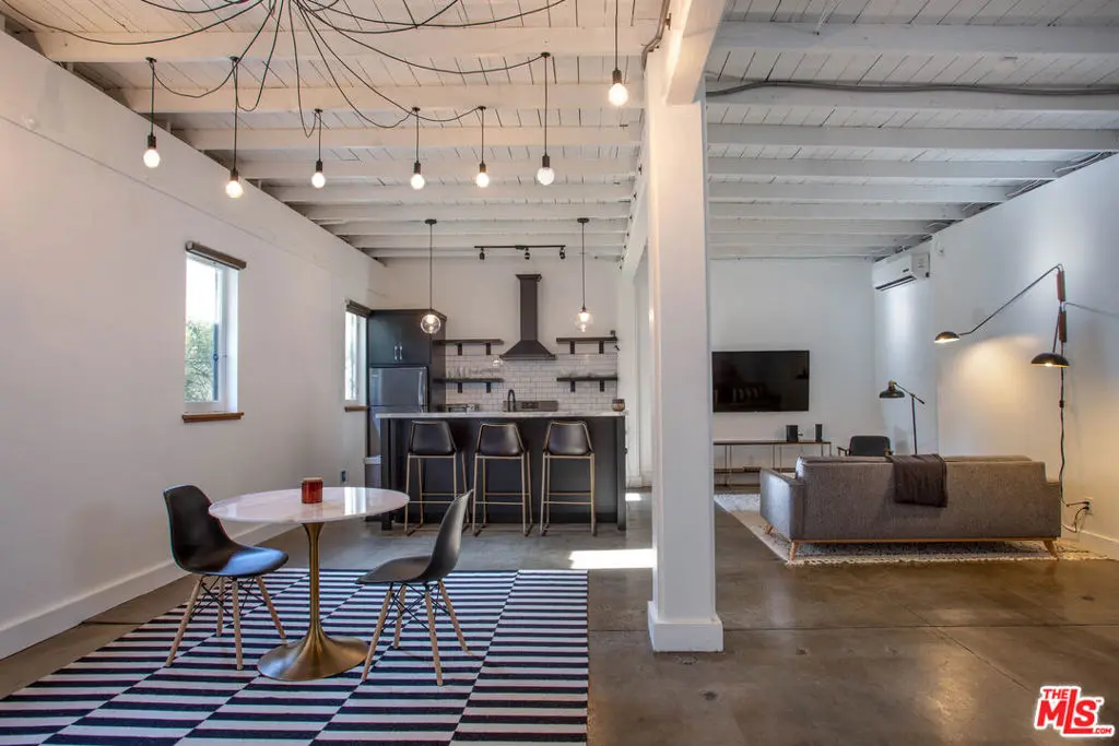 Residential Lease for rent at 748 N Citrus Avenue, Los Angeles, Los Angeles County, CA featuring 1 bed and 1 bath