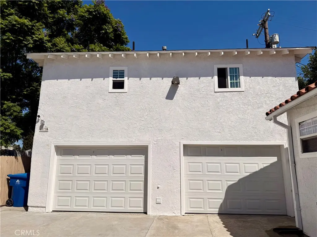 Residential Lease for rent at 1572 Ridgely Drive S 1/2, Los Angeles, Los Angeles County, CA featuring 1 bed and 1 bath